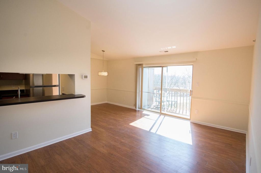 Image 22 of property listing at 1260 SUGARWOOD CIR #302, Baltimore, MD 21221