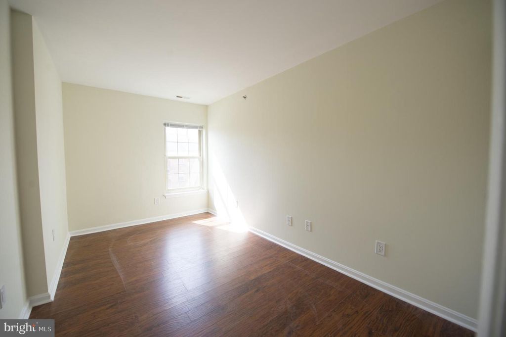 Image 23 of property listing at 1260 SUGARWOOD CIR #302, Baltimore, MD 21221