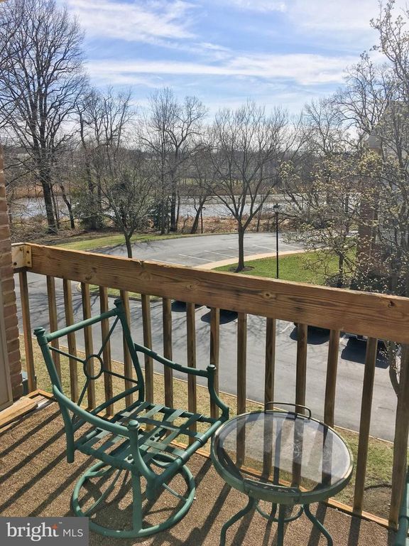 Image 4 of property listing at 1260 SUGARWOOD CIR #302, Baltimore, MD 21221