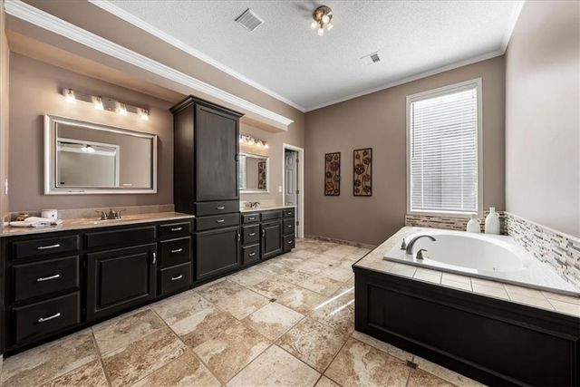 9009 W 148TH Terrace, Overland Park, KS 66221