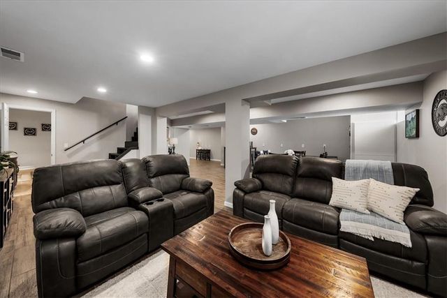 9009 W 148TH Terrace, Overland Park, KS 66221