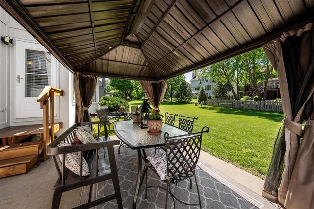 9009 W 148TH Terrace, Overland Park, KS 66221