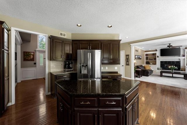 9009 W 148TH Terrace, Overland Park, KS 66221