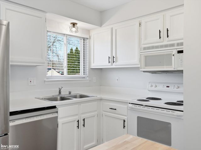 45833 Heatherwoode Lane, Macomb, MI 48044