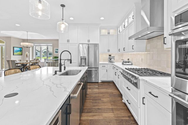 7036 Crowne Oak Road, Eden Prairie, MN 55344
