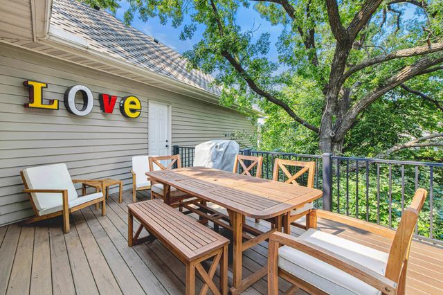 7036 Crowne Oak Road, Eden Prairie, MN 55344
