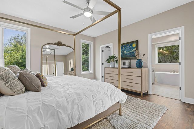 7036 Crowne Oak Road, Eden Prairie, MN 55344