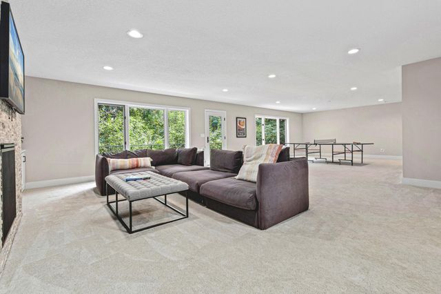 7036 Crowne Oak Road, Eden Prairie, MN 55344