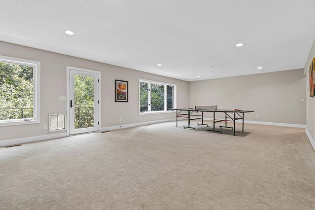 7036 Crowne Oak Road, Eden Prairie, MN 55344