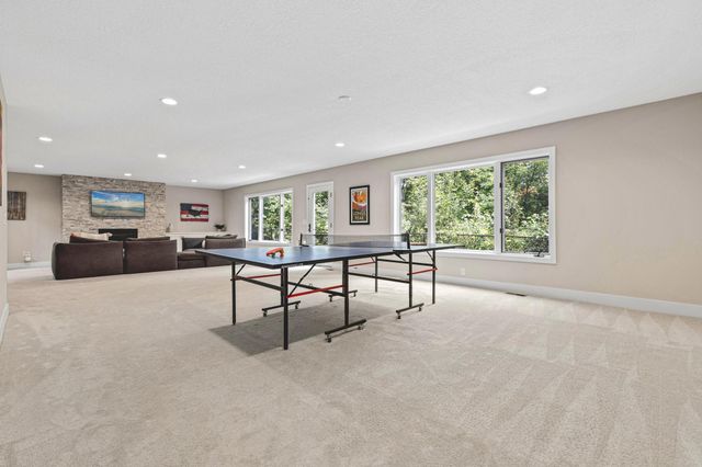 7036 Crowne Oak Road, Eden Prairie, MN 55344