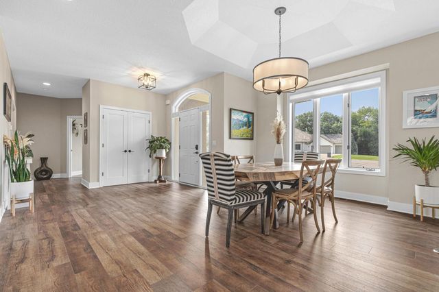 7036 Crowne Oak Road, Eden Prairie, MN 55344