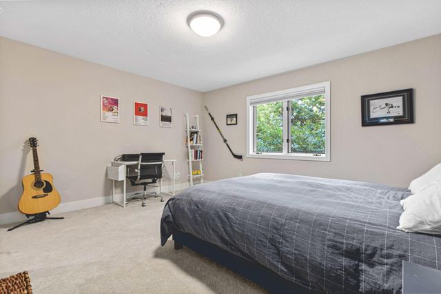 7036 Crowne Oak Road, Eden Prairie, MN 55344