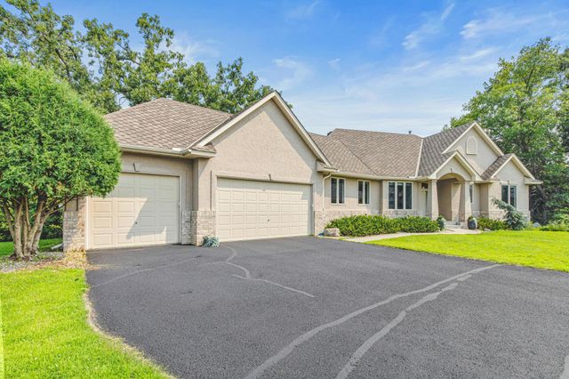 7036 Crowne Oak Road, Eden Prairie, MN 55344