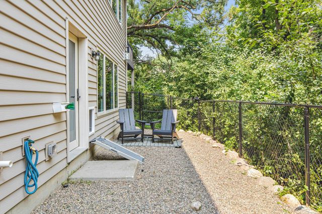7036 Crowne Oak Road, Eden Prairie, MN 55344