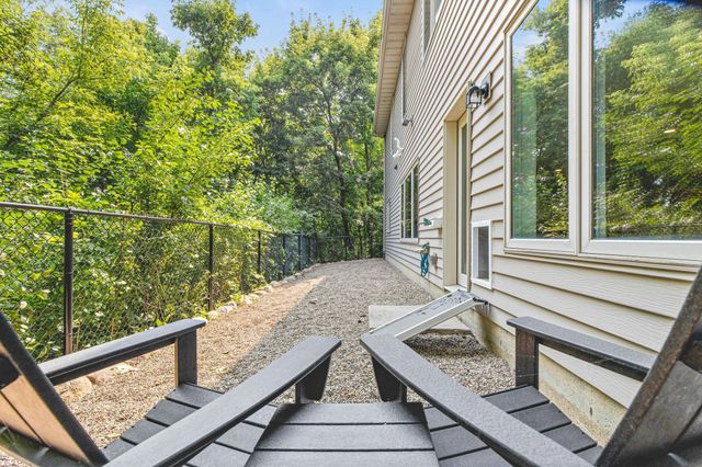7036 Crowne Oak Road, Eden Prairie, MN 55344