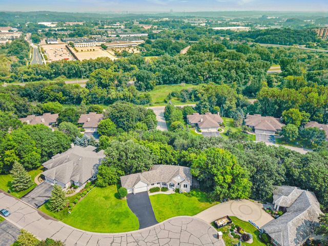 7036 Crowne Oak Road, Eden Prairie, MN 55344