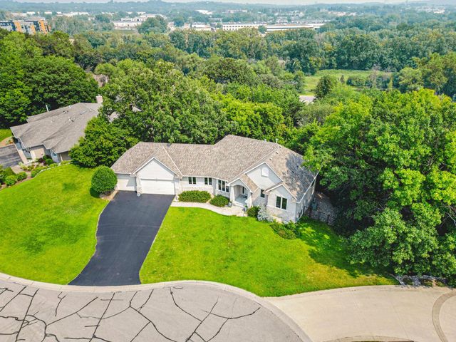 7036 Crowne Oak Road, Eden Prairie, MN 55344