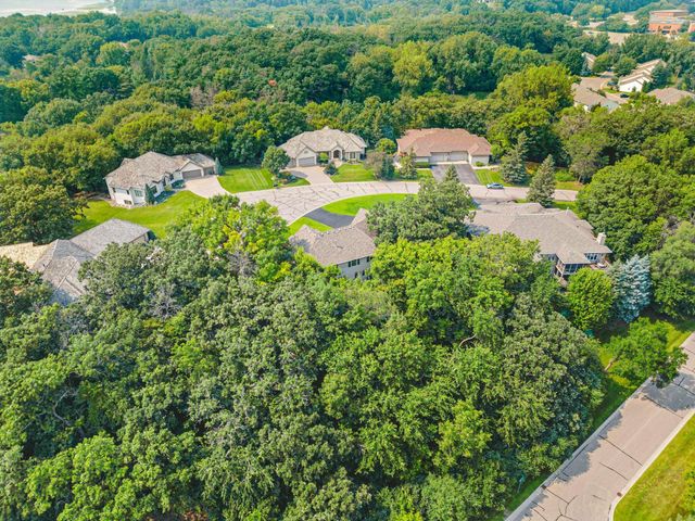 7036 Crowne Oak Road, Eden Prairie, MN 55344
