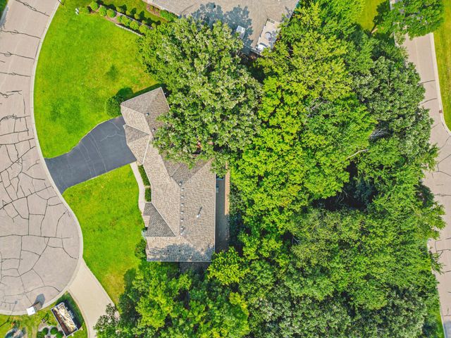 7036 Crowne Oak Road, Eden Prairie, MN 55344
