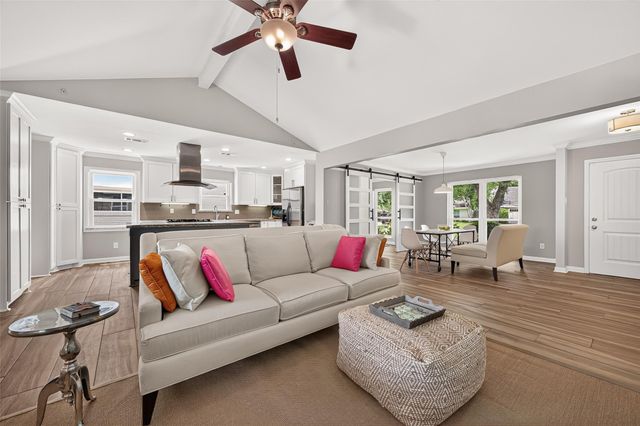 6011 Benning Drive, Houston, TX 77096