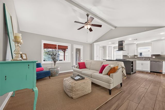 6011 Benning Drive, Houston, TX 77096