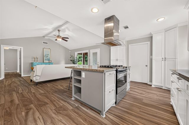 6011 Benning Drive, Houston, TX 77096