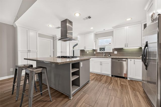 6011 Benning Drive, Houston, TX 77096