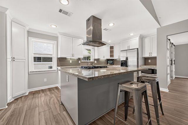 6011 Benning Drive, Houston, TX 77096