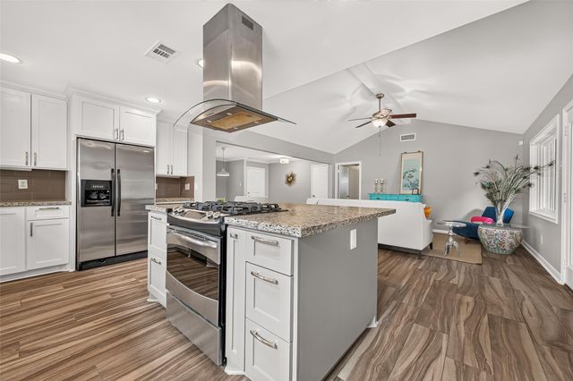 6011 Benning Drive, Houston, TX 77096