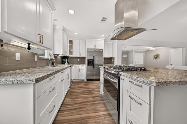 6011 Benning Drive, Houston, TX 77096