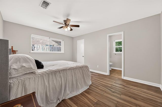 6011 Benning Drive, Houston, TX 77096