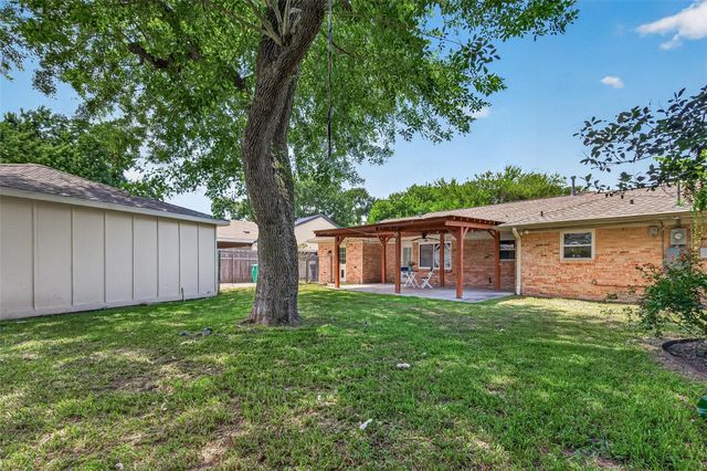 6011 Benning Drive, Houston, TX 77096