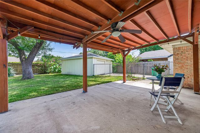 6011 Benning Drive, Houston, TX 77096