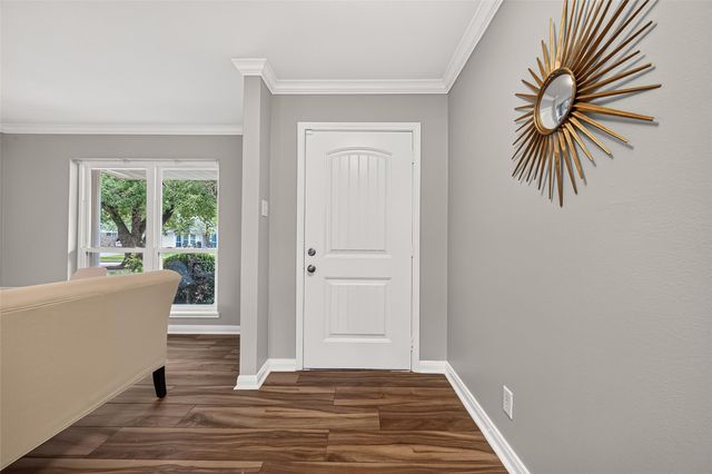 6011 Benning Drive, Houston, TX 77096