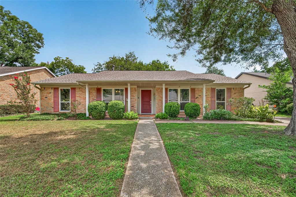 6011 Benning Drive, Houston, TX 77096