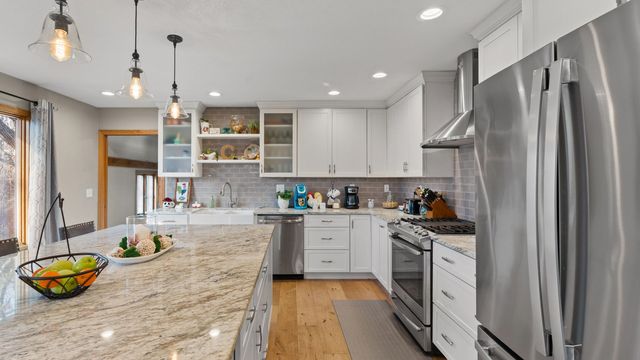 28147 217th Street, Le Claire, IA 52753