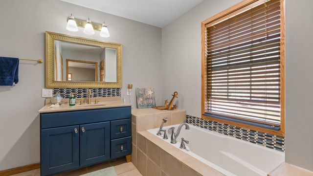 28147 217th Street, Le Claire, IA 52753