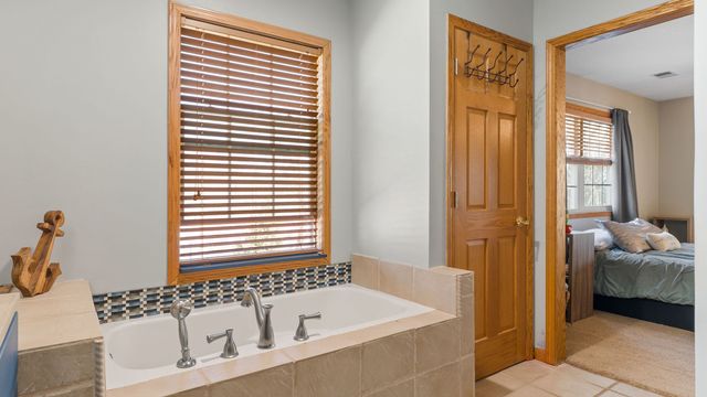 28147 217th Street, Le Claire, IA 52753