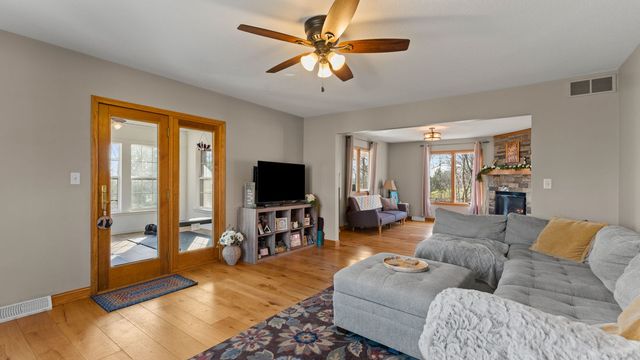 28147 217th Street, Le Claire, IA 52753