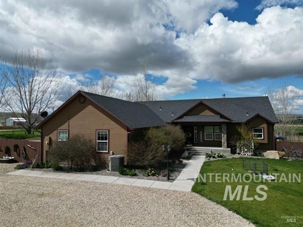 4243 Homestead, Homedale, ID 83628 photo 2