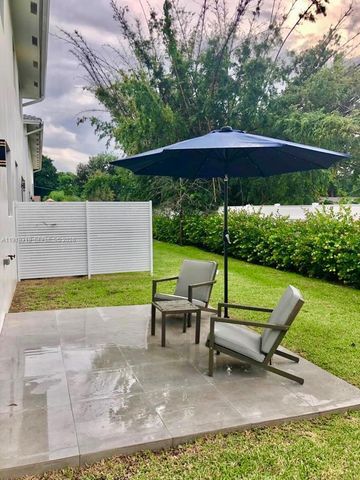 3282 SW 44th St, Dania Beach, FL 33312