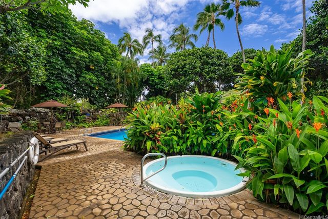 555 Hahaione Street 9F, Honolulu, HI 96825