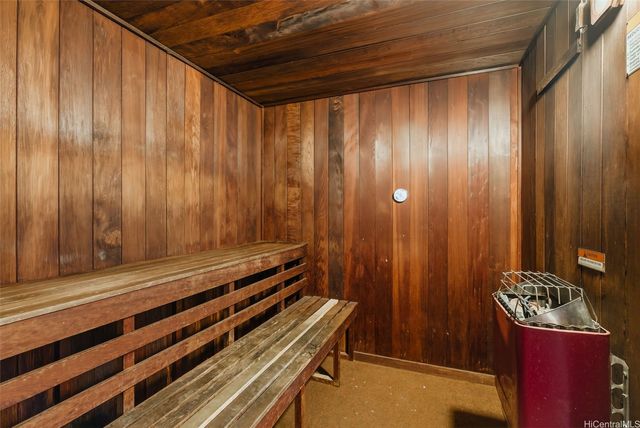 555 Hahaione Street 9F, Honolulu, HI 96825