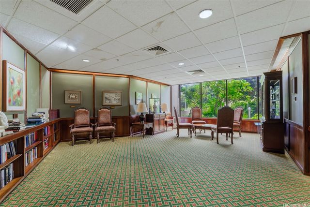 555 Hahaione Street 9F, Honolulu, HI 96825