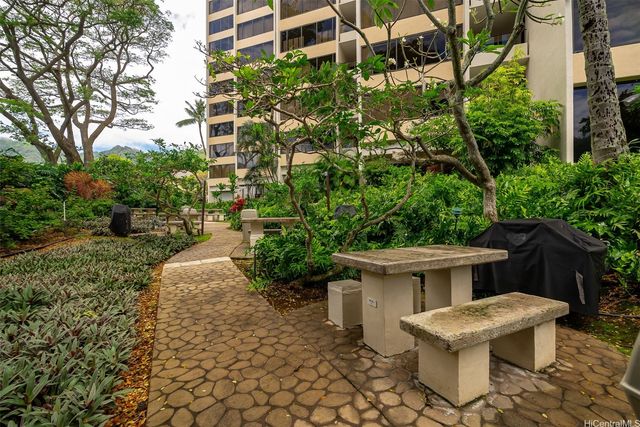 555 Hahaione Street 9F, Honolulu, HI 96825