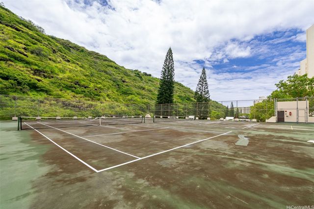 555 Hahaione Street 9F, Honolulu, HI 96825