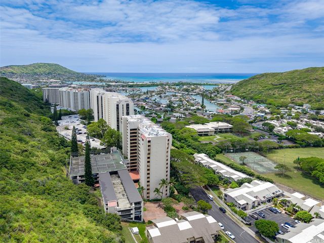 555 Hahaione Street 9F, Honolulu, HI 96825