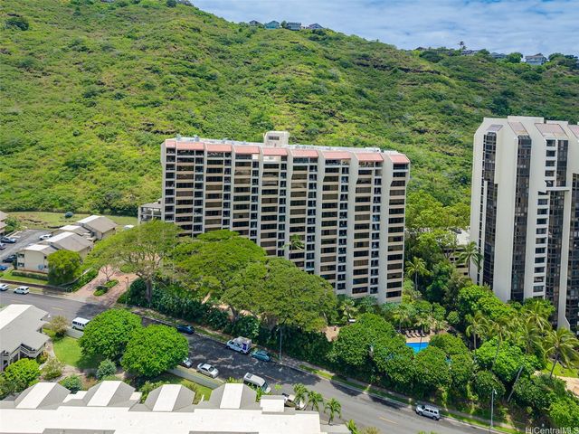 555 Hahaione Street 9F, Honolulu, HI 96825