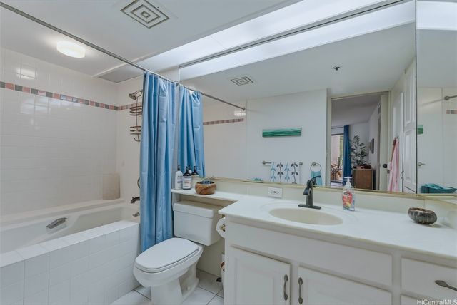 555 Hahaione Street 9F, Honolulu, HI 96825