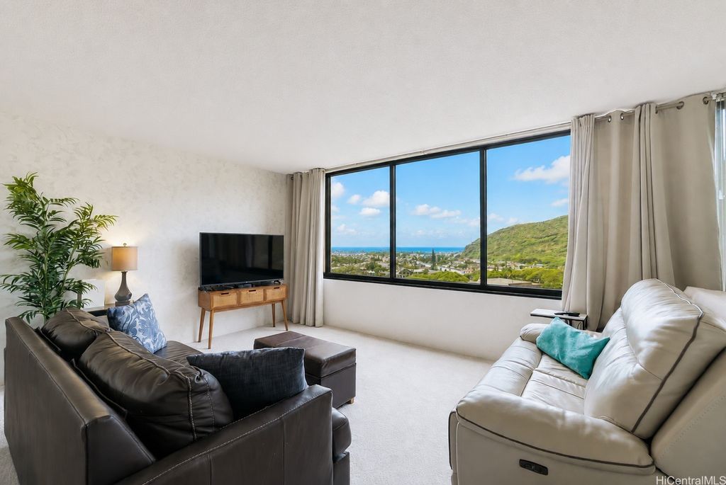 555 Hahaione Street 9F, Honolulu, HI 96825
